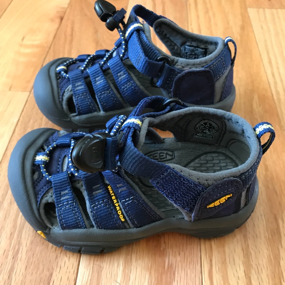 Kids Keens toddler size 8 brand new NWOT